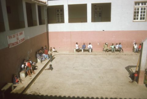 Sign says Dia International da Crianca (International Children's Day).