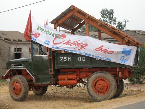 Model travels the communes in public information campaign in Thua Thien Hue province