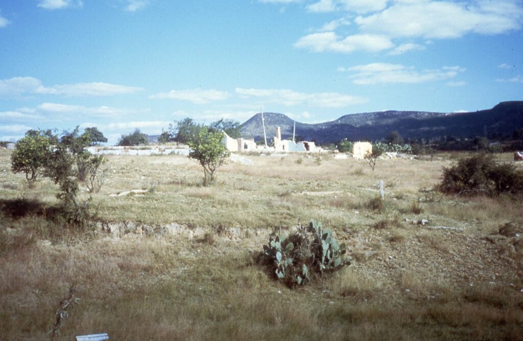 DWC1243 A camp for displaced persons as a result of South Arican incursions during the war. DW worked in partnership with the Angola Secretariat of State for Social Affairs (SEAS) and OMA (Angola women's organization) on the project.