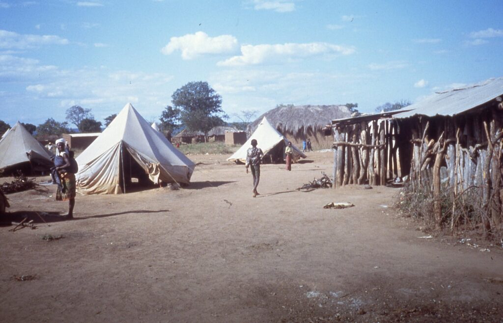 DWC1245 A camp for displaced persons as a result of South Arican incursions during the war. DW worked in partnership with the Angola Secretariat of State for Social Affairs (SEAS) and OMA (Angola women's organization) on the project.