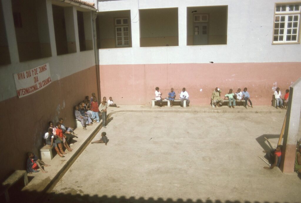 DWC2238 Sign says Dia International da Crianca (International Children's Day).
