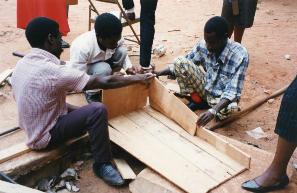 DWC505 Workshop for building mobility aids for handicapped individuals.
Workshop for building mobility aids for disabled individuals; run in partnership with the Angola Secretariat of State for Social Affairs (SEAS).