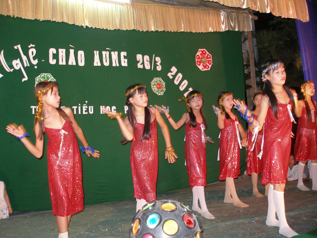 dwfvie040099_phu_mau_commune_hue_safe_school_opening_ceremony